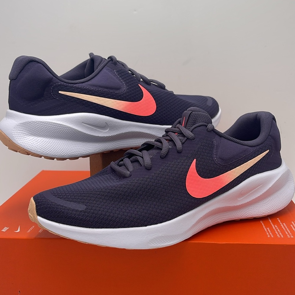 NIKE Men’s REVOLUTION 7
DK RAISIN/CRIMSON TINT-WHITE-HOT PUNCH
Style FB2208-500 - Picture 9 of 16